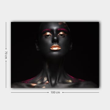 Canvastavla 70x100 cm - Dramatisk porträttmålning av en kvinna med svart kroppsmålning och guldiga detaljer - Svart / Guld / Rosa - Inredning - Tavlor & posters - Canvastavla