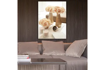 Canvastavla 70x100 cm - Elegant arrangemang av rosor i vaser som skapar en romantisk atmosfär - Ljusrosa / Guld / Beige - Inredning - Tavlor & posters - Canvastavla