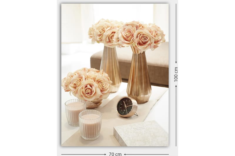 Canvastavla 70x100 cm - Elegant arrangemang av rosor i vaser som skapar en romantisk atmosfär - Ljusrosa / Guld / Beige - Inredning - Tavlor & posters - Canvastavla