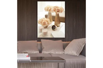 Canvastavla 70x100 cm - Elegant arrangemang av rosor i vaser som skapar en romantisk atmosfär - Ljusrosa / Guld / Beige - Inredning - Tavlor & posters - Canvastavla