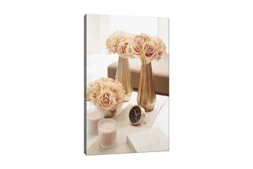 Canvastavla 70x100 cm - Elegant arrangemang av rosor i vaser som skapar en romantisk atmosfär - Ljusrosa / Guld / Beige - Inredning - Tavlor & posters - Canvastavla