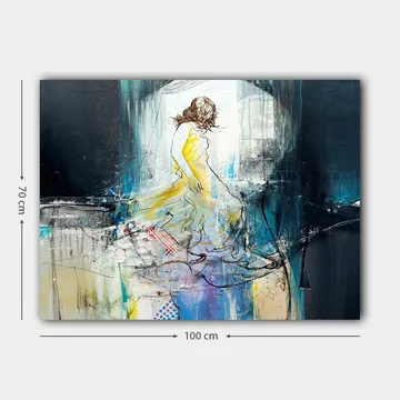Canvastavla 70x100 cm - Elegant kvinna i en gul klänning som dansar med en drömlik bakgrund - Gul / Blå / Svart - Inredning - Tavlor & posters - Canvastavla