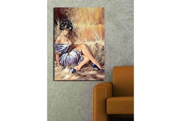 Canvastavla 70x100 cm - Elegant kvinna i en vit klänning med blå skor sitter avslappnat mot en halmbal - Vit / Blå / Beige - Inredning - Tavlor & posters - Canvastavla