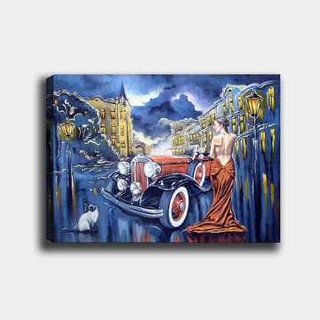 Canvastavla 70x100 cm - Elegant kvinna i röd klänning står vid en klassisk bil på en stadsgata i skymningen - Röd / Svart / Blå - Inredning - Tavlor & posters - Canvastavla