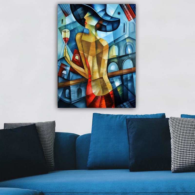 Canvastavla 70x100 cm - Elegant kvinna med ett glas vin i handen, klädd i en röd klänning och en stor hatt, står framför en stiliserad stadsbakgrund - Blå / Röd / Beige - Inredning - Tavlor & posters - Canvastavla