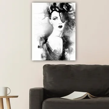 Canvastavla 70x100 cm - Elegant kvinna med mörkt hår och dramatiskt smink, omgiven av svarta blommor - Svart / Grå / Vit - Inredning - Tavlor & posters - Canvastavla