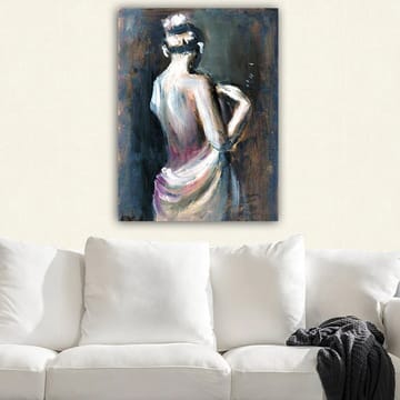 Canvastavla 70x100 cm - Elegant kvinna sedd bakifrån, klädd i en draperad klänning - Vit / Beige / Mörkblå - Inredning - Tavlor & posters - Canvastavla