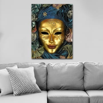 Canvastavla 70x100 cm - Elegant mask med gyllene yta och intrikata detaljer, omgiven av blå och gröna textilier - Guld / Blå / Grön - Inredning - Tavlor & posters - Canvastavla