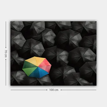 Canvastavla 70x100 cm - Ensam färgglad paraply bland en mängd svarta paraplyer - Svart / Gul / Röd - Inredning - Tavlor & posters - Canvastavla