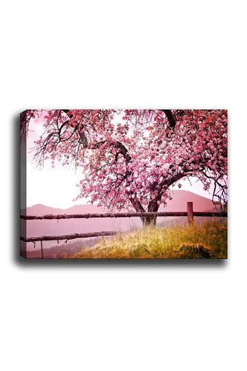 Canvastavla 70x100 cm - Ett blommande körsbärsträd i en idyllisk landskapsmiljö - Rosa / Grön / Brun - Inredning - Tavlor & posters - Canvastavla