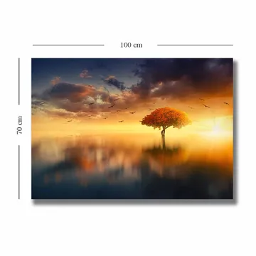 Canvastavla 70x100 cm - Ett ensamt träd med en lysande orange krona i en drömlik landskapsscen med solnedgång - Orange / Blå / Guld - Inredning - Tavlor & posters - Canvastavla