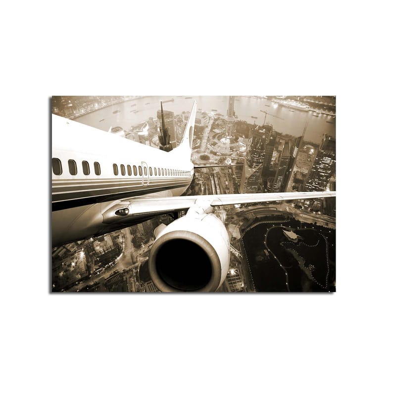 Canvastavla 70x100 cm - Ett flygplan som svävar över en stad i skymningsljus - Svart / Vit / Grå - Inredning - Tavlor & posters - Canvastavla