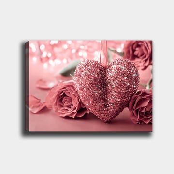 Canvastavla 70x100 cm - Ett glittrande hjärta omgiven av rosa rosor - Rosa / Mörkrosa - Inredning - Tavlor & posters - Canvastavla