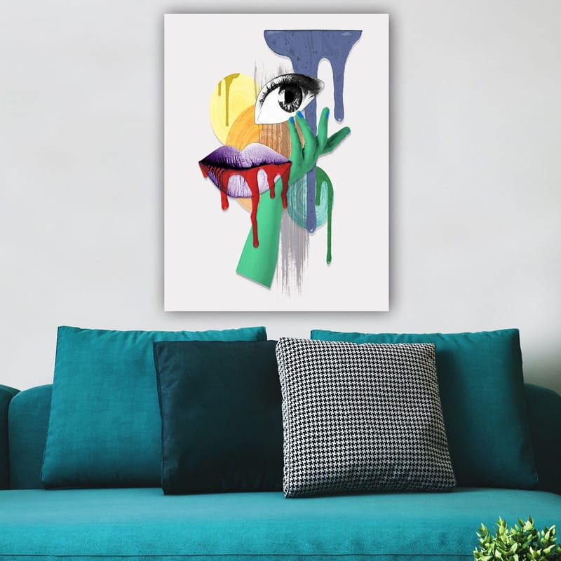 Canvastavla 70x100 cm - Ett surrealistiskt porträtt med en öga, läppar och en hand i livfulla färger - Grön / Lila / Röd - Inredning - Tavlor & posters - Canvastavla