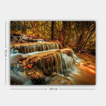 Canvastavla 70x100 cm - Ett vackert vattenfall som rinner ner för flera nivåer i en höstfärgad skog - Guld / Brunt / Orange - Inredning - Tavlor & posters - Canvastavla