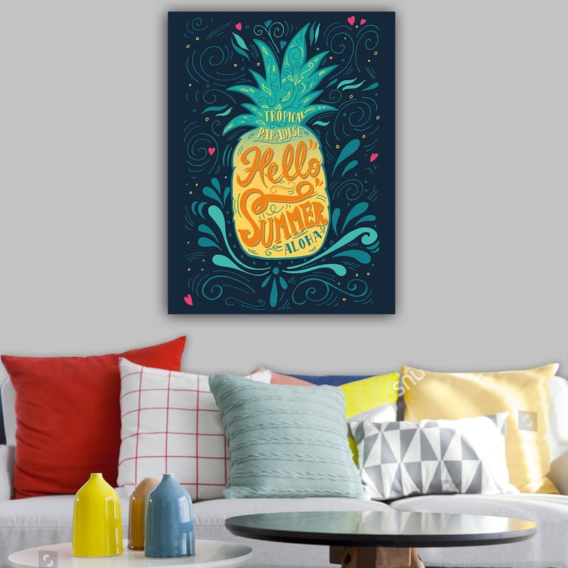 Canvastavla 70x100 cm - Färgglad ananas med texten Hello Summer som framhäver en tropisk känsla - Grön / Gul / Blå - Inredning - Tavlor & posters - Canvastavla