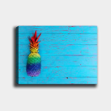 Canvastavla 70x100 cm - Färgglad ananas mot en ljusblå bakgrund - Blå / Grön / Röd - Inredning - Tavlor & posters - Canvastavla
