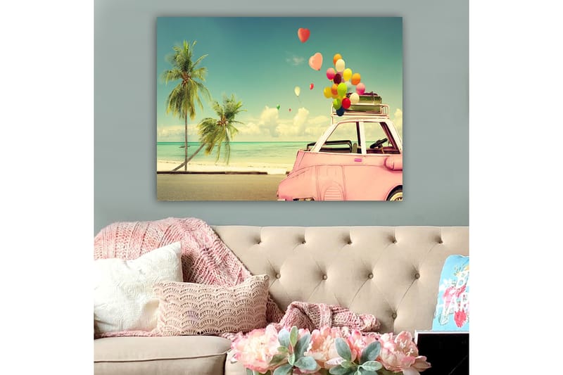 Canvastavla 70x100 cm - Färgglad bil med ballonger på taket, omgiven av palmer och hav, som ger en känsla av sommar och glädje - Rosa / Grönt / Gult - Inredning - Tavlor & posters - Canvastavla