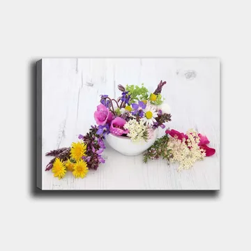 Canvastavla 70x100 cm - Färgglad bukett med blommor i en vit skål - Lila / Gul / Rosa - Inredning - Tavlor & posters - Canvastavla