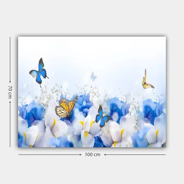 Canvastavla 70x100 cm - Färgglad komposition av fjärilar som svävar över vita och blå blommor - Blå / Vit / Gul - Inredning - Tavlor & posters - Canvastavla