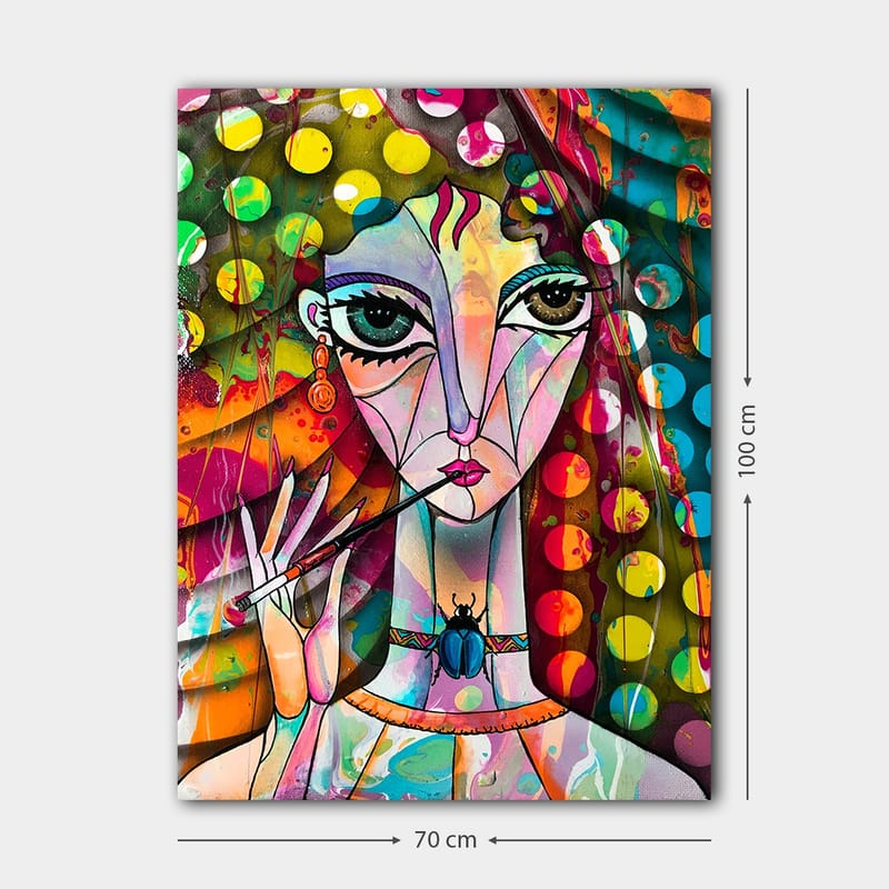 Canvastavla 70x100 cm - Färgglad kvinna med stora ögon som håller en pensel och har en skulptural frisyr - Grön / Rosa / Blå - Inredning - Tavlor & posters - Canvastavla