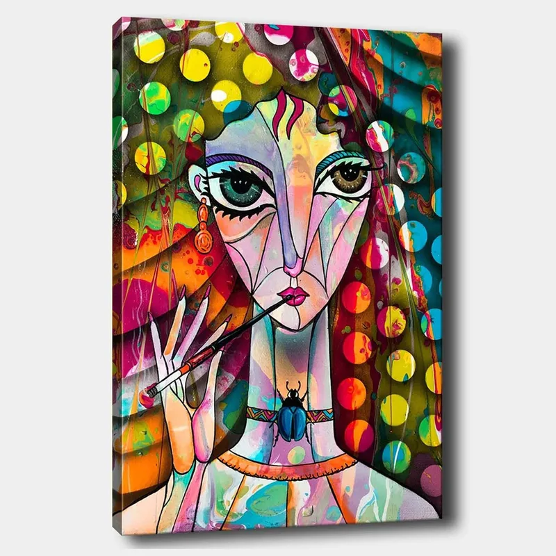 Canvastavla 70x100 cm - Färgglad kvinna med stora ögon som håller en pensel och har en skulptural frisyr - Grön / Rosa / Blå - Inredning - Tavlor & posters - Canvastavla