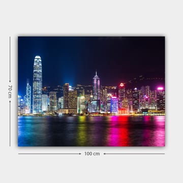 Canvastavla 70x100 cm - Färgglad nattvy av Hongkongs skyline med upplysta skyskrapor - Blå / Lila / Rosa - Inredning - Tavlor & posters - Canvastavla