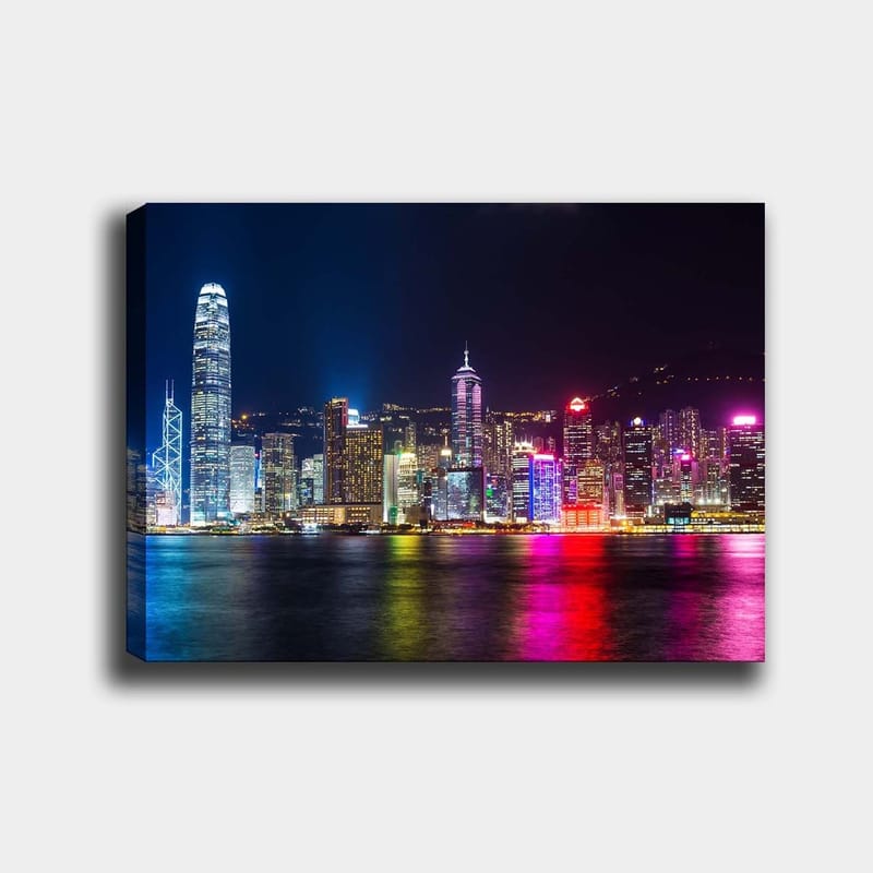 Canvastavla 70x100 cm - Färgglad nattvy av Hongkongs skyline med upplysta skyskrapor, Blå / Lila / Rosa