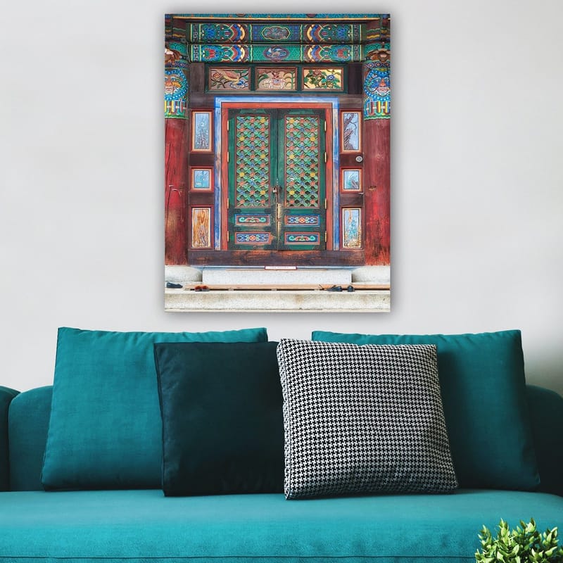 Canvastavla 70x100 cm - Färgglad och detaljerad dörr med traditionella mönster och dekorationer - Grön / Röd / Blå - Inredning - Tavlor & posters - Canvastavla