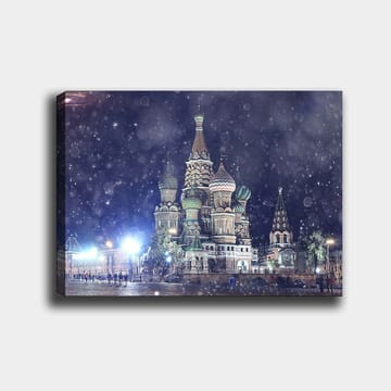 Canvastavla 70x100 cm - Färgglad och detaljrik vy av den berömda St. Basils katedral i Moskva, omgiven av snöfall - Grön / Röd / Blå - Inredning - Tavlor & posters - Canvastavla