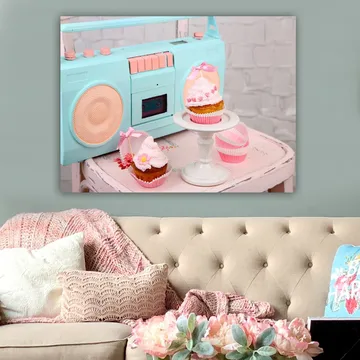 Canvastavla 70x100 cm - Färgglad och lekfull komposition med cupcakes och en retro kassettspelare - Turkos / Rosa / Beige - Inredning - Tavlor & posters - Canvastavla