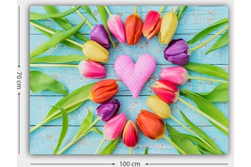 Canvastavla 70x100 cm - Färgglad samling av tulpaner i form av ett hjärta med en rosa prydnad i mitten - Rosa / Lila / Orange - Inredning - Tavlor & posters - Canvastavla
