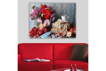 Canvastavla 70x100 cm - Färgglad stilleben med blommor, frukter och en kopp på en bokstapel - Röd / Grön / Lila - Inredning - Tavlor & posters - Canvastavla