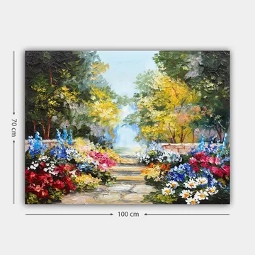 Canvastavla 70x100 cm - Färgglad trädgård med blomsterarrangemang och en stenlagd gång som leder in i en lummig omgivning - Grön / Röd / Blå - Inredning - Tavlor & posters - Canvastavla