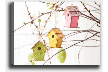 Canvastavla 70x100 cm - Färgglada fågelholkar hängande i grenar med blommor - Grön / Gul / Rosa - Inredning - Tavlor & posters - Canvastavla