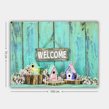 Canvastavla 70x100 cm - Färgglada fågelholkar i en välkomnande miljö med en träskylt - Turkos / Rosa / Gul - Inredning - Tavlor & posters - Canvastavla