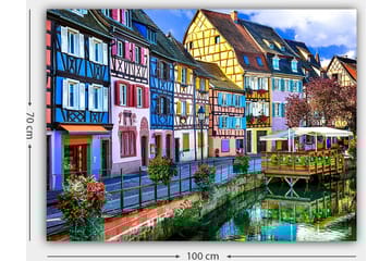 Canvastavla 70x100 cm - Färgglada hus längs en kanal i en pittoresk stadsmiljö - Blå / Rosa / Gul - Inredning - Tavlor & posters - Canvastavla