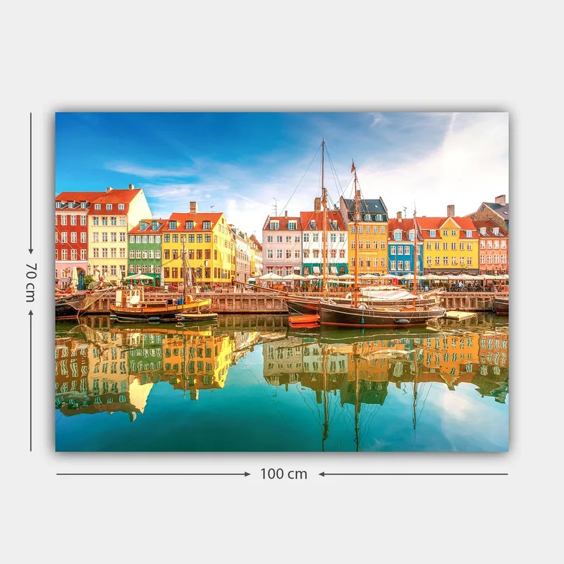 Canvastavla 70x100 cm - Färgglada hus vid en hamn med båtar och speglingar i vattnet - Gul / Röd / Blå - Inredning - Tavlor & posters - Canvastavla