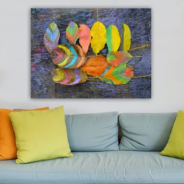 Canvastavla 70x100 cm - Färgglada löv arrangerade på en mörk bakgrund - Gul / Orange / Grön - Inredning - Tavlor & posters - Canvastavla