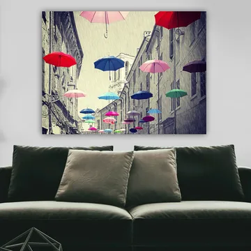 Canvastavla 70x100 cm - Färgglada paraplyer sväva över en grå stadsgata - Röd / Blå / Rosa - Inredning - Tavlor & posters - Canvastavla