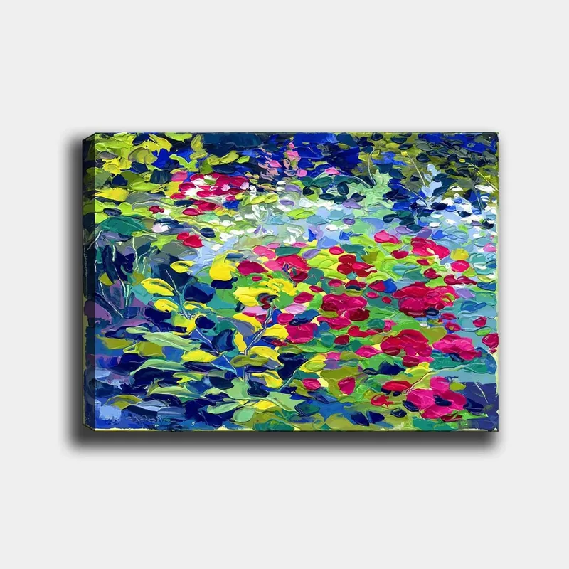 Canvastavla 70x100 cm - Färgsprakande blommig trädgård med röda och rosa blommor som dominerar motivet, Grön / Röd / Blå