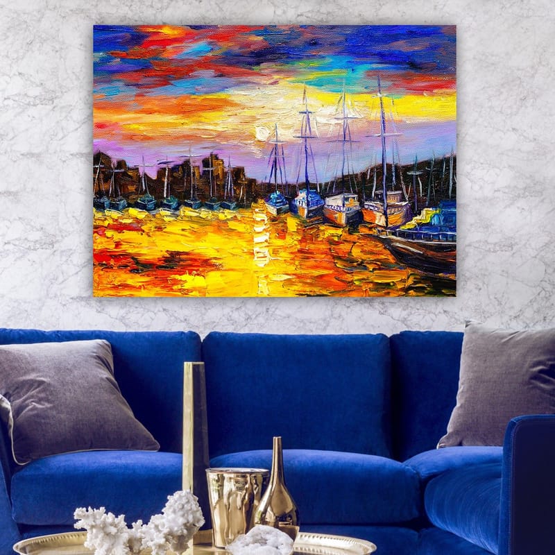 Canvastavla 70x100 cm - Färgstark hamnscen med segelbåtar som reflekteras i vattnet under en solnedgång - Guld / Blå / Orange - Inredning - Tavlor & posters - Canvastavla