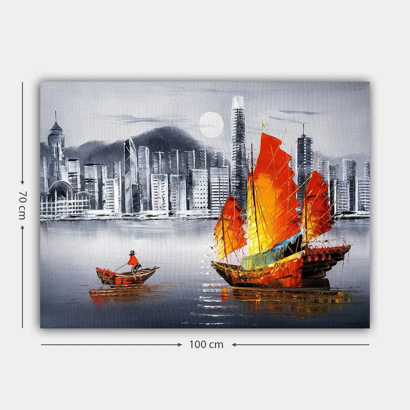 Canvastavla 70x100 cm - Färgstark segelbåt med röda segel på en spegelblanka vattenyta, omgiven av en modern stadsbild - Röd / Orange / Blå - Inredning - Tavlor & posters - Canvastavla