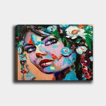 Canvastavla 70x100 cm - Färgstark porträttmålning av en kvinna med blommor i håret - Blå / Röd / Grön - Inredning - Tavlor & posters - Canvastavla