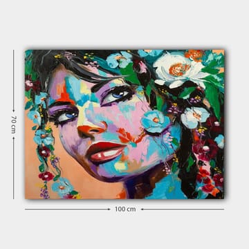 Canvastavla 70x100 cm - Färgstark porträttmålning av en kvinna med blommor i håret - Blå / Röd / Grön - Inredning - Tavlor & posters - Canvastavla