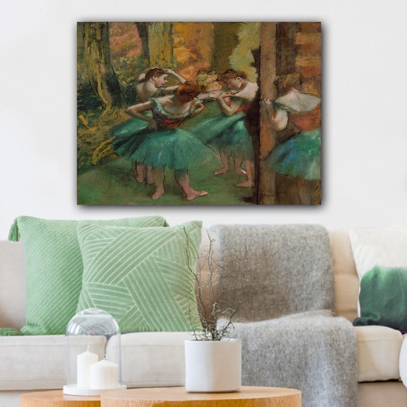 Canvastavla 70x100 cm - Fem balettdansöser i färgglada tutus förbereder sig inför en föreställning - Grön / Orange / Röd - Inredning - Tavlor & posters - Canvastavla