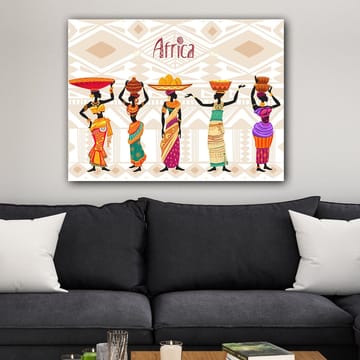 Canvastavla 70x100 cm - Fem kvinnor i traditionella kläder som bär på olika föremål på huvudet, med en afrikansk kulturell bakgrund - Röd / Orange / Grön - Inredning - Tavlor & posters - Canvastavla