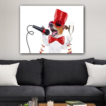 Canvastavla 70x100 cm - Festlig hund som sjunger i mikrofon och håller ett champagneglas - Röd / Vit / Svart - Inredning - Tavlor & posters - Canvastavla