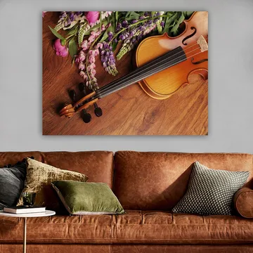 Canvastavla 70x100 cm - Fiol omgiven av färgglada blommor - Lila / Rosa / Brun - Inredning - Tavlor & posters - Canvastavla