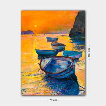 Canvastavla 70x100 cm - Flera båtar som flyter på en glittrande yta i solnedgångens varma färger - Orange / Blå / Guld - Inredning - Tavlor & posters - Canvastavla